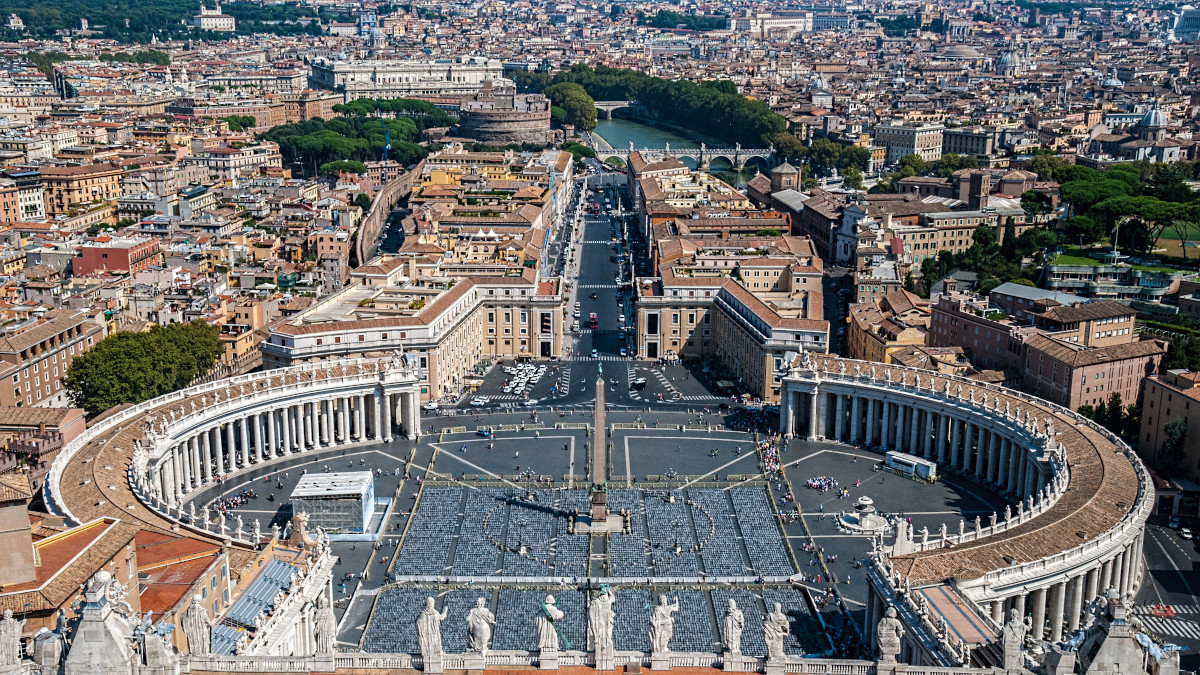 Cónclave y ruleta vaticana: las casas de apuestas también quieren elegir al Papa